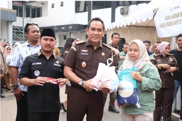 Sambut Hut Ri Ke 80 Dan Harlah Kejaksaan Ri Kejari Kabupaten Bekasi Gelar Pasar Murah Dan Bazar Umkm