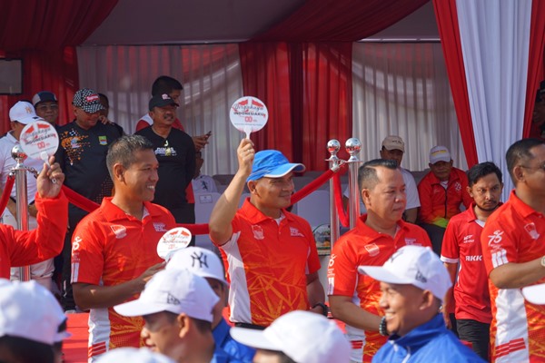 Semarak Gerak Jalan Hut Ri Ke 80 Hari Jadi Bekasi Ke 75 Kapolres Metro Bekasi Berikan Semangat Nasionalisme