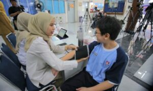 Peluncuran Program Cek Kesehatan Gratis di SMPK Penabur: Siswa Sambut Antusias