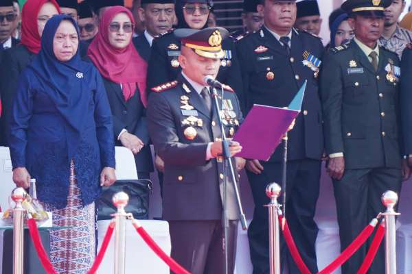 Upacara Hut Ri Ke 80 Kapolres Metro Bekasi Mendapat Kehormatan Membacakan Baca Teks Pembukaan Uud 1945