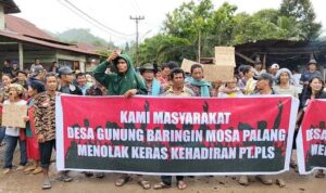 Warga Desa Gunung Baringin Gelar Aksi Tolak Operasional PT PLS di Tapanuli Selatan