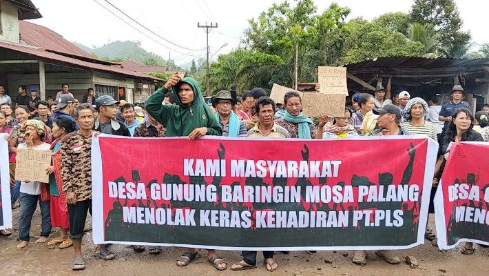 Warga Gelar Aksi Unjuk Rasa Menolak Keras Kehadiran Pt. Pls