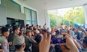 Demo Pedagang Pasar Baru Panyabungan Kembali Ricuh, Bupati Madina Janji Tinjau Ulang Perda Sewa Kios