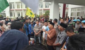 Mahasiswa Cipayung Plus Padangsidimpuan-Tapsel Gelar Aksi Damai di Depan DPRD