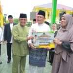 Ansar Ahmad dan Nyanyang Serahkan Bantuan Sosial & Pendidikan Saat Maulid Nabi di Pulau Penyengat