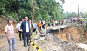 Akses Utama Tabagsel Terancam Putus, Bupati Tapsel Minta Perbaikan Jalan Nasional
