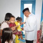 Bupati Madina Serahkan Santunan Anak Yatim di Simanondong Usai Pengajian Puncak Barokah