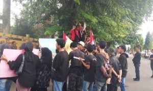 GMNI Padangsidimpuan Gelar Aksi Damai di Depan DPRD, Bawa 7 Tuntutan Rakyat