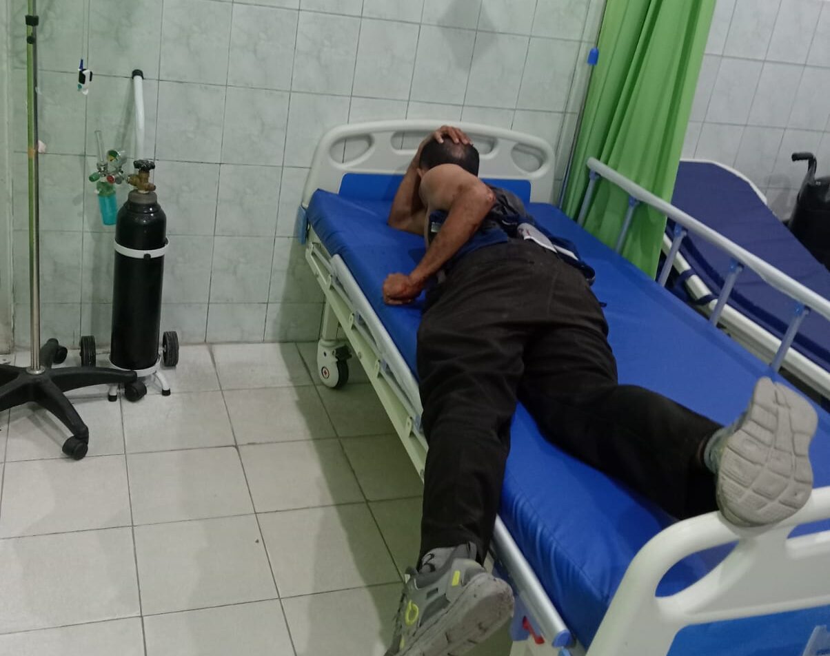 Korban saat mendapat perawatan di RS Armina Madina.