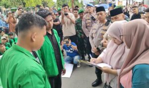 Mahasiswa UIN Syahada Gelar Aksi Damai di DPRD Padangsidimpuan, Sampaikan 18 Tuntutan