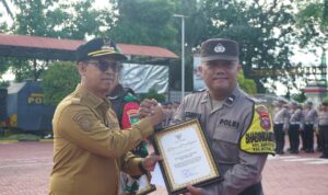 Polres Karimun Gelar Apel Satkamling, Begini Penegasan Bupati Iskandarsyah
