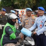 Perkuat Sinergitas, TNI-Polri Laksanakan Patroli Bersama dan Bagikan Sembako