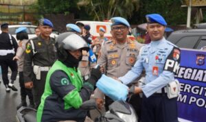 Perkuat Sinergitas, TNI-Polri Laksanakan Patroli Bersama dan Bagikan Sembako