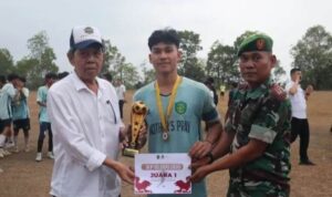 Wabup Paluta Tutup Turnamen Sepak Bola Paluta Cup I 2025, Ponpes Gunung Raya Raih Juara