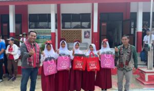 FIFGROUP Dukung Kesehatan dan Lingkungan: Bangun UKS di SDN 2 Bojongmenteng dan Tanam 360 Pohon di Lebak, Banten