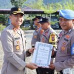 Kapolres Tapteng Beri Reward untuk Tiga Anggota Berprestasi
