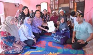 Bupati Tapteng Tepati Janji, Beri Bantuan Rumah untuk Keluarga Korban Isu Begu Ganjang Bupati Tapteng Tepati Janji, Beri Bantuan Rumah untuk Keluarga Korban Isu Begu Ganjang