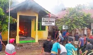Pagi Mencekam di Padangsidimpuan: Kantor Lurah Timbangan Hangus Dilalap Api