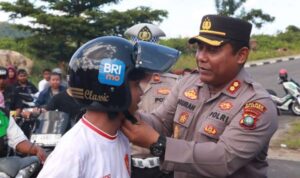 Aksi Humanis Kapolres Anambas: Bagikan Helm dan Edukasi Keselamatan Berkendara