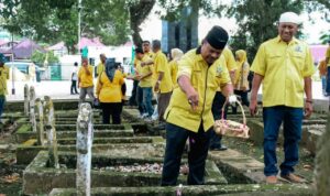 Peringati HUT Ke -61 Partai Golkar, DPD Golkar Padangsidimpuan Gelar Upacara dan Tabur Bunga di Makam Pahlawan