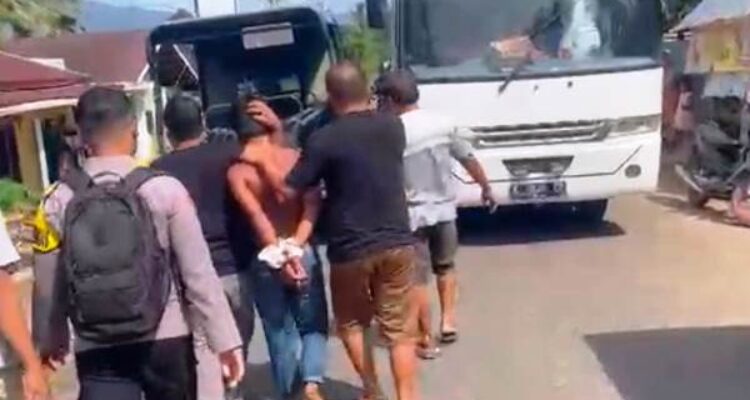 Geram! Warga Tangkap Pemuda yang Nekat Lakukan Pelecehan di Jalan Ujung Gurap
