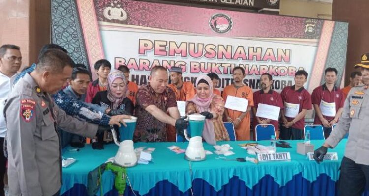 23 Tersangka Dibekuk, Polda Sumsel Musnahkan Ribuan Pil Ekstasi dan Sabu Bernilai Miliaran