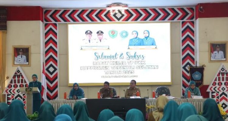 Bupati Tapanuli Selatan Gus Irawan Buka Raker TP PKK 2025: Tekankan Inovasi di Tengah Penghematan Anggaran