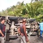 Jalinsum Tapanuli Selatan Lumpuh! Truk Terguling Tutup Akses Utama ke Sibolga