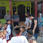 Inovasi Polsek Sanga Desa, Warga Antusias Sambut Program Pangkas Rambut Keliling