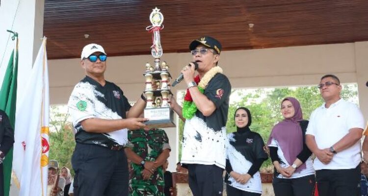 Bupati Tapsel Luncurkan Bupati Cup 2025, Target KONI Masuk 10 Besar Porprovsu 2026