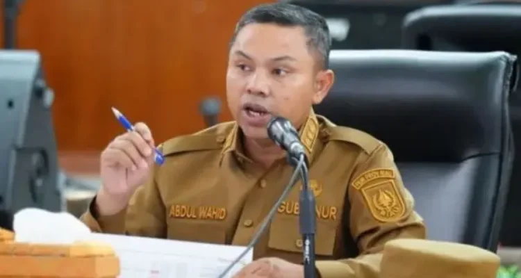 Kantor PUPR Diserbu! Gubernur Riau Masuk Daftar 10 Orang yang Diamankan KPK