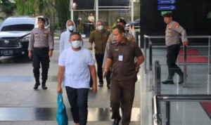 OTT Mengejutkan! Gubernur Riau dan Pejabat PUPR Diterbangkan ke Jakarta oleh KPK OTT Mengejutkan! Gubernur Riau dan Pejabat PUPR Diterbangkan ke Jakarta oleh KPK