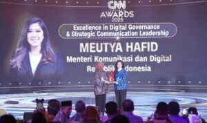 Menkomdigi Meutya Hafid Raih Penghargaan Excellence in Digital Governance dari CNN Indonesia Awards 2025 Menkomdigi Meutya Hafid Raih Penghargaan Excellence in Digital Governance dari CNN Indonesia Awards 2025